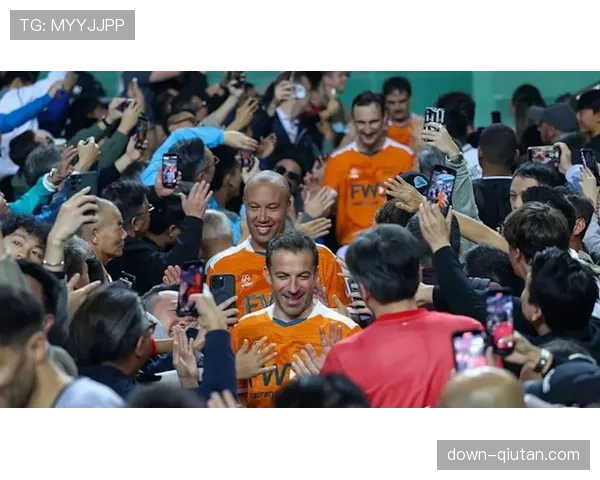 意甲传奇球星巡回赛在都灵举行，皮耶罗、托蒂等人参赛